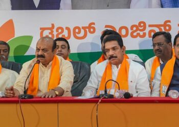 कर्नाटक बीजेपी में घमासान