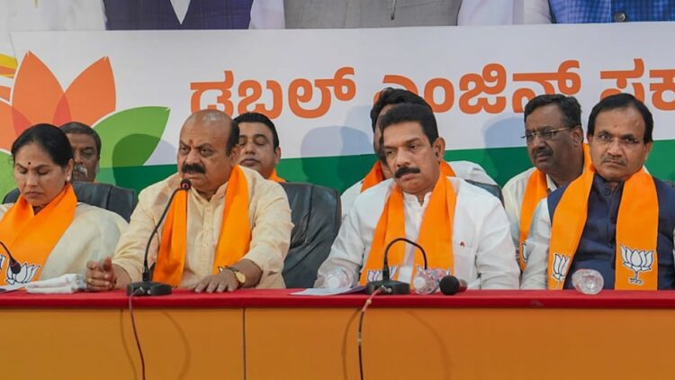कर्नाटक बीजेपी में घमासान