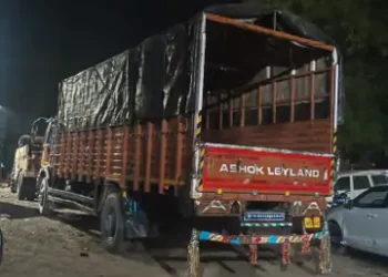 हिसार में गौवंश से भरा ट्रक पकड़ा:गौरक्षकों का दावा- गौकशी के लिए लेकर जा रहे थे महाराष्ट्र, 3 के खिलाफ केस