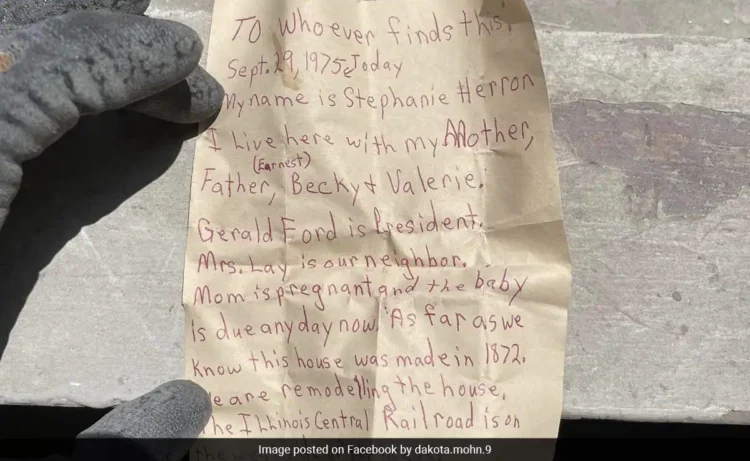 घर की मरम्मत करते हुए कारपेंटर को मिला 48 साल पहले लिखा लेटर, 1975 में लिखा यह नोट अब इस वजह से हो रहा वायरल