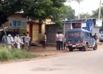 कर्नाटक : मामूली कहासुनी के बाद दुकान पर काम करने वाले कर्मचारी को मालिक ने किया आग के हवाले, मौत