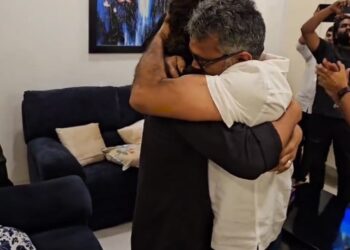 69th National Film Awards: अल्लू अर्जुन को पुष्पा के लिए मिला अवॉर्ड, गले लग-लग कर मनाई खुशी