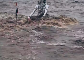 ऋषिकेश में गंगा उफान पर