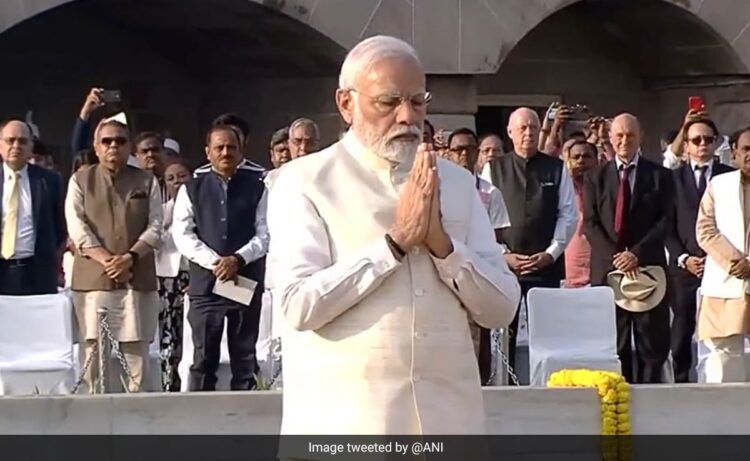 महात्मा गांधी का प्रभाव वैश्विक…”: PM मोदी ने बापू और शास्त्री को उनकी जयंती पर अर्पित की श्रद्धांजलि