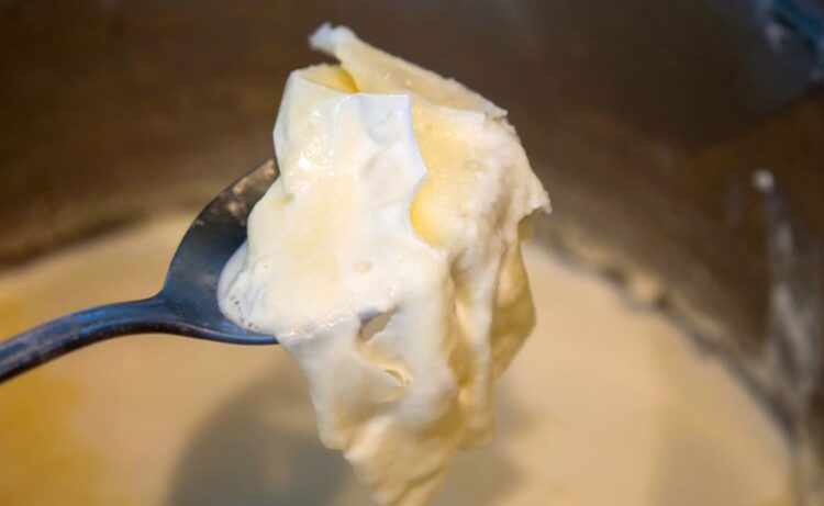 दूध की मलाई में डाल लीजिए ये 3 चीजें, चेहरे पर लगाएं और देखें कैसे निखर जाती है त्वचा